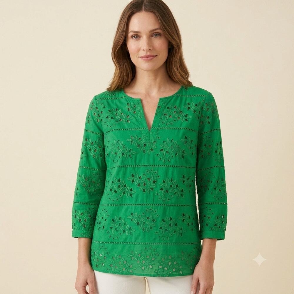 335-Chico’s size 1 Eyelet Top / PTP 21”